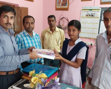 Head Sir of Patna Vivekananda Sikshaniketan, Shri. Sanjay Nayek handing over a book to beneficiary Saswati Hazra Head Sir of Patna Vivekananda Sikshaniketan, Shri. Sanjay Nayek handing over a book to beneficiary Saswati Hazra.