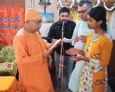 Swami Devyanandaji & our Donor Mr. Sudip Chatterjee handing over a cheque to beneficiary Saswati Hazra